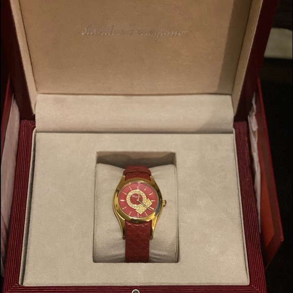 Authentic Salvatore Ferragamo watch main image 4